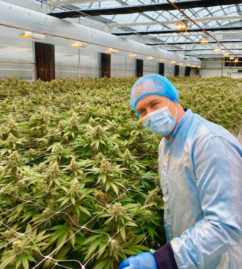 Hogyan vált az ápoló anyuka és rendőr apuka hirtelen „bűnözővé”, akik kétségbeesetten próbálták megmenteni a haldokló fiukat