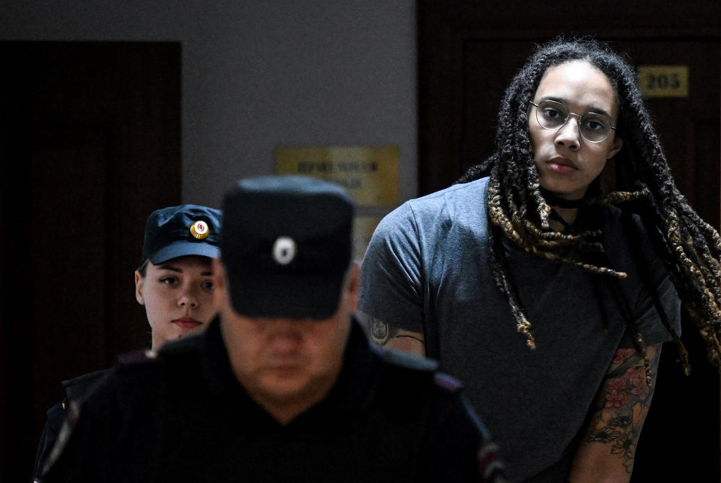 Ismeretlen helyen lévő fegyházba szállítják az Oroszországban letartóztatott amerikai kosárlabdázót