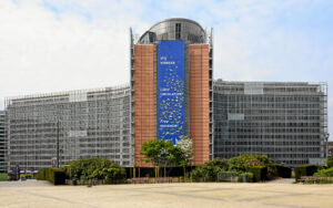 Az Európai Bizottság az Európai Unió Bírósága elé idézi MAGYARORSZÁGOT, amiért az az uniós állásponttal ellentétesen szavazott